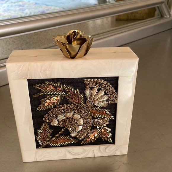 Clutches - Picture 1 of 8